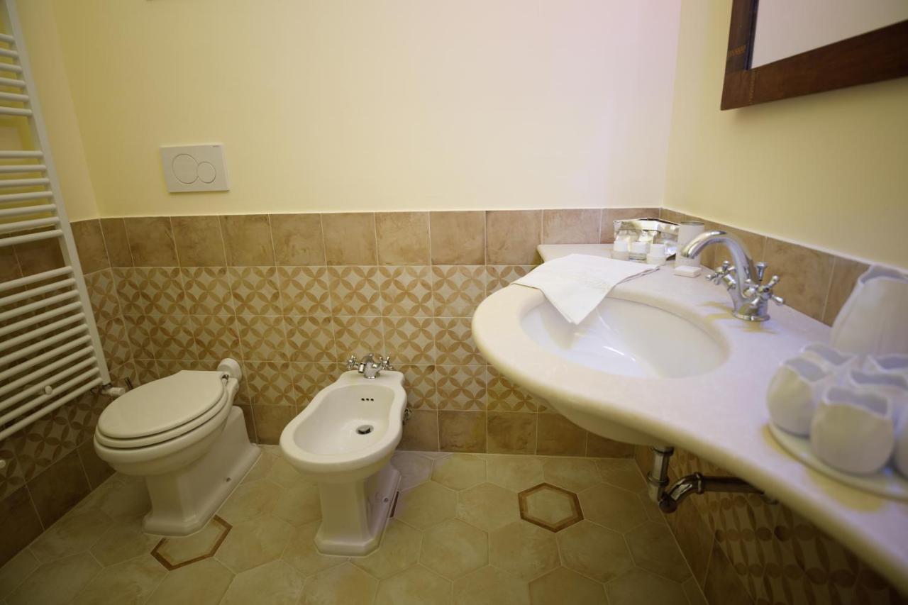 Bed and Breakfast Palazzo Introna Mola di Bari Exterior foto