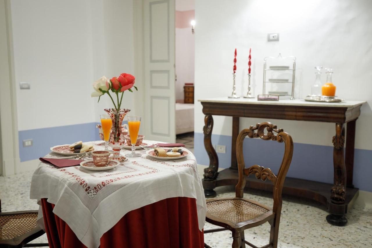 Bed and Breakfast Palazzo Introna Mola di Bari Exterior foto