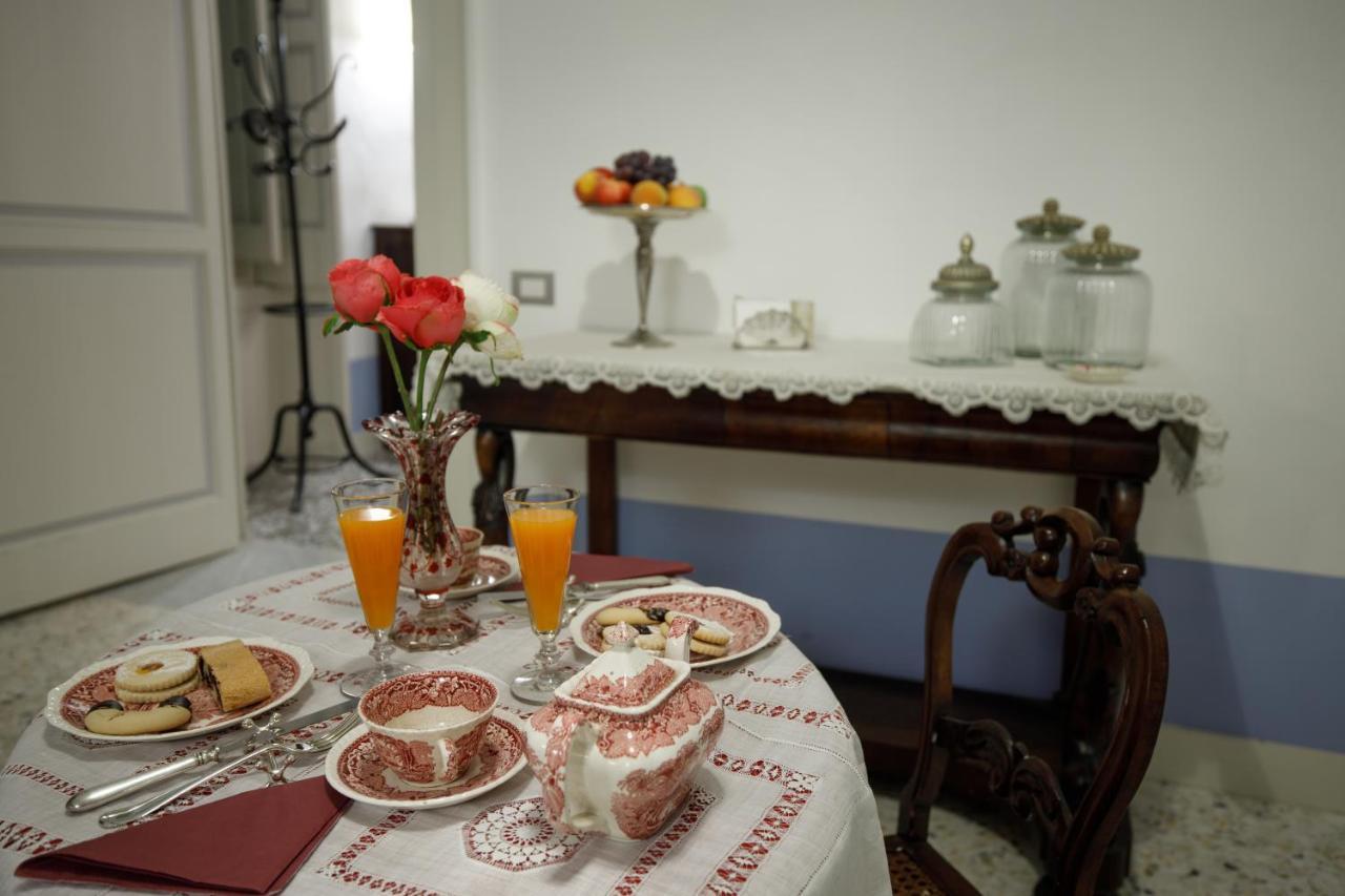 Bed and Breakfast Palazzo Introna Mola di Bari Exterior foto