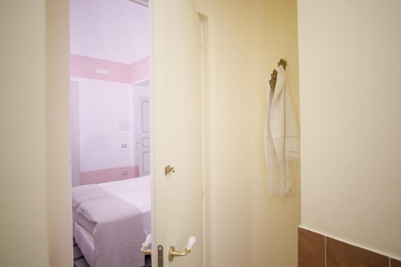 Bed and Breakfast Palazzo Introna Mola di Bari Exterior foto