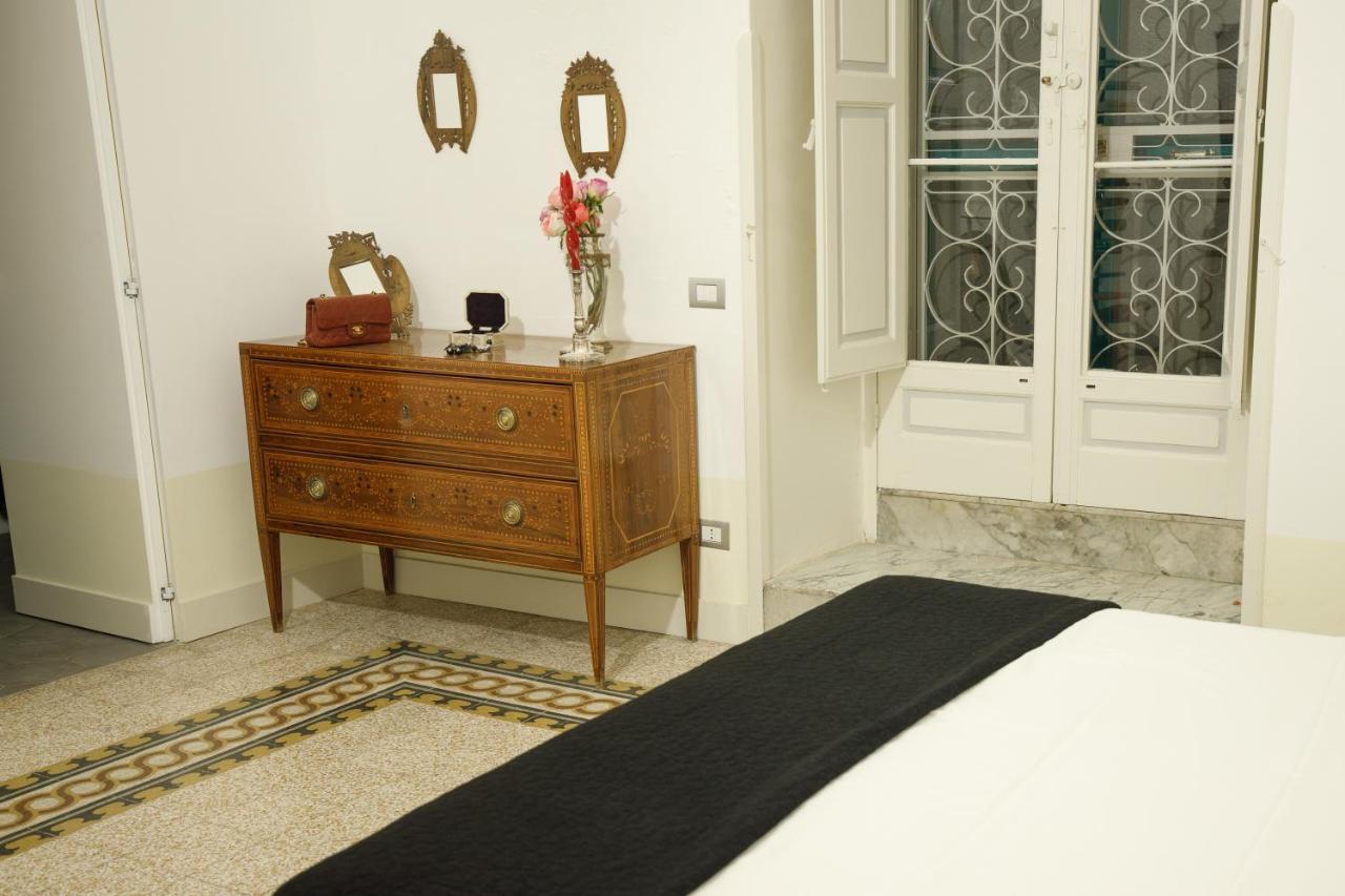 Bed and Breakfast Palazzo Introna Mola di Bari Exterior foto