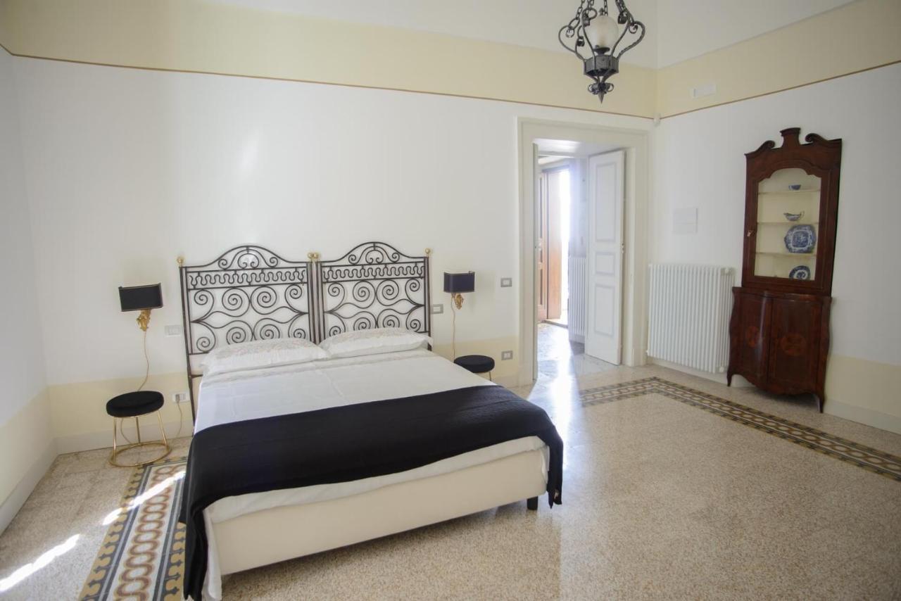 Bed and Breakfast Palazzo Introna Mola di Bari Exterior foto