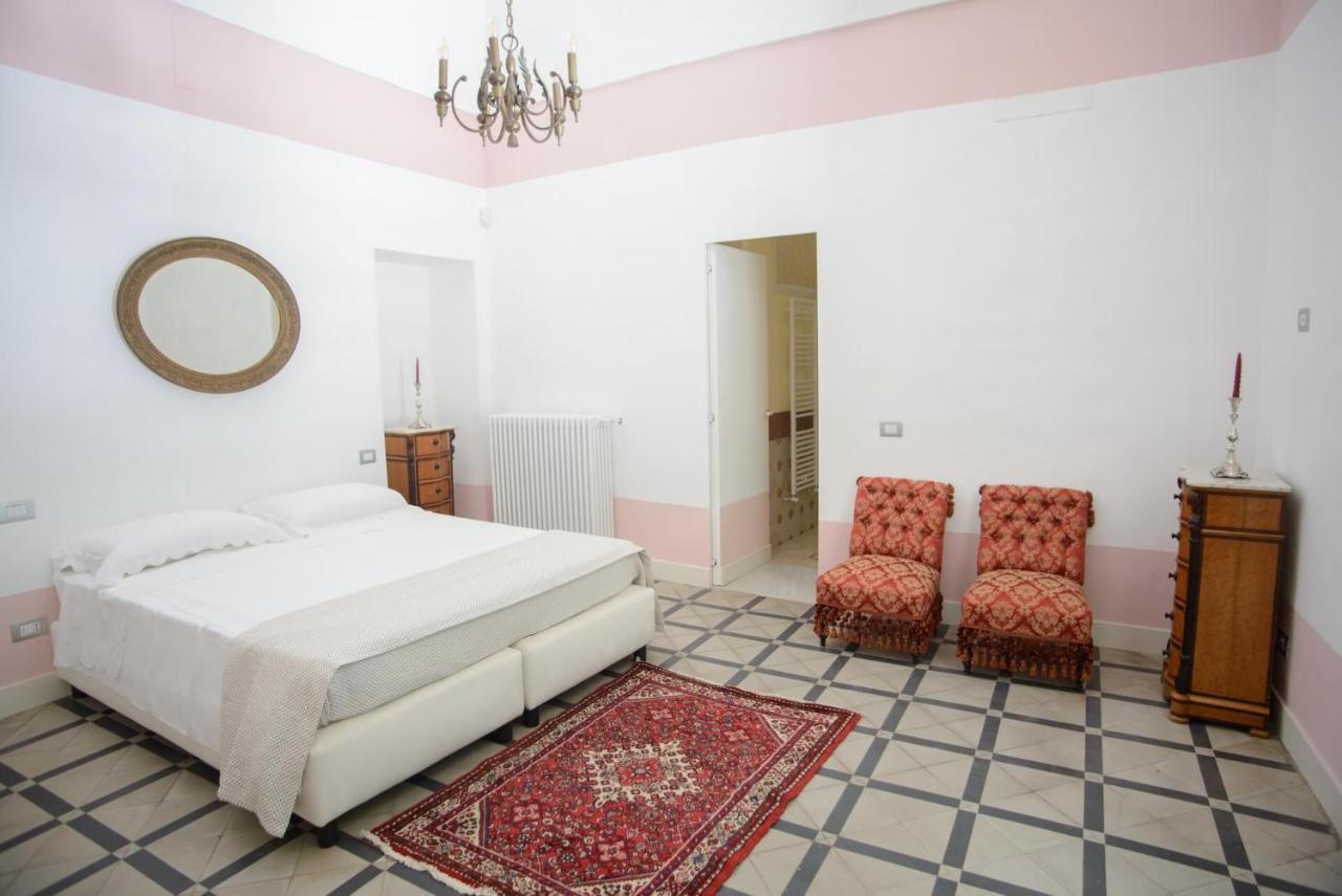 Bed and Breakfast Palazzo Introna Mola di Bari Exterior foto