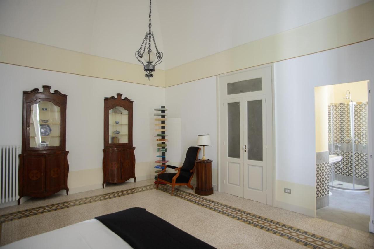 Bed and Breakfast Palazzo Introna Mola di Bari Exterior foto
